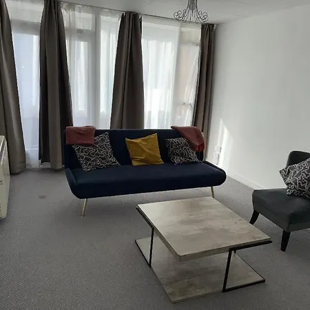 Beautiful-2 Bedroom Apartment, 1 Bathroom, Sleeps 6, In Greater London